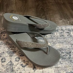Yellow Box Mellow Mat Grey Flip Flops Size 7.5